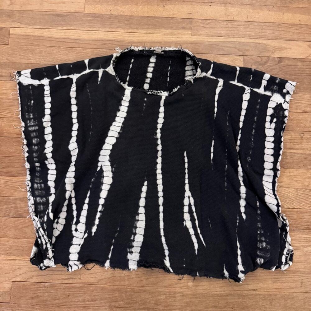 Ecote Urban Outfitters charcoal white woven tie-dye poncho size XS
 b51